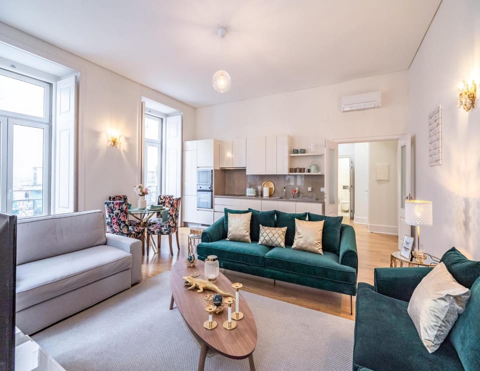 Kitchen or kitchenette, Living room, Seating area, Dining area