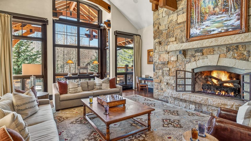 View (from property/room), Living room, Seating area, Mountain view
