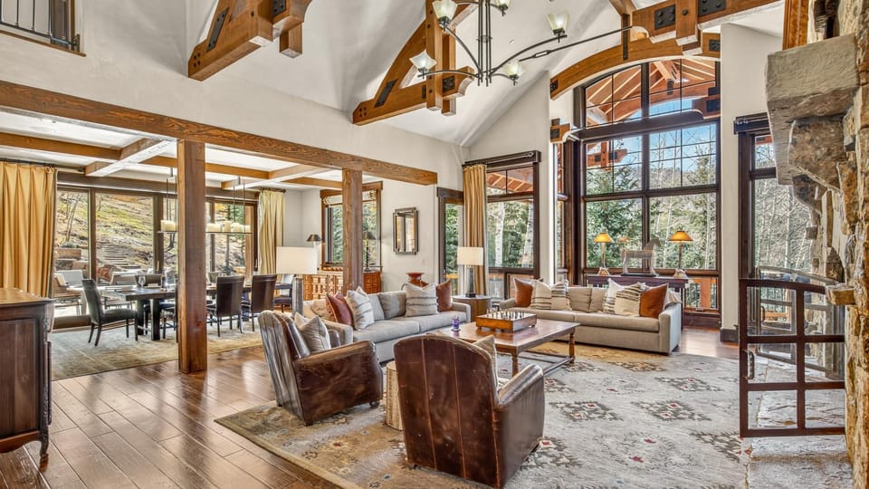 Seating area, Mountain view, fireplace