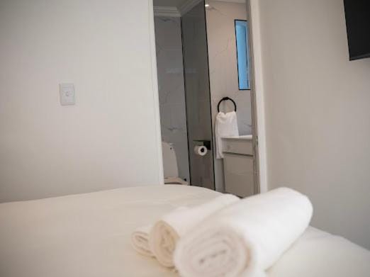Cherrywood Guest House Bed and Breakfast in Cape Town