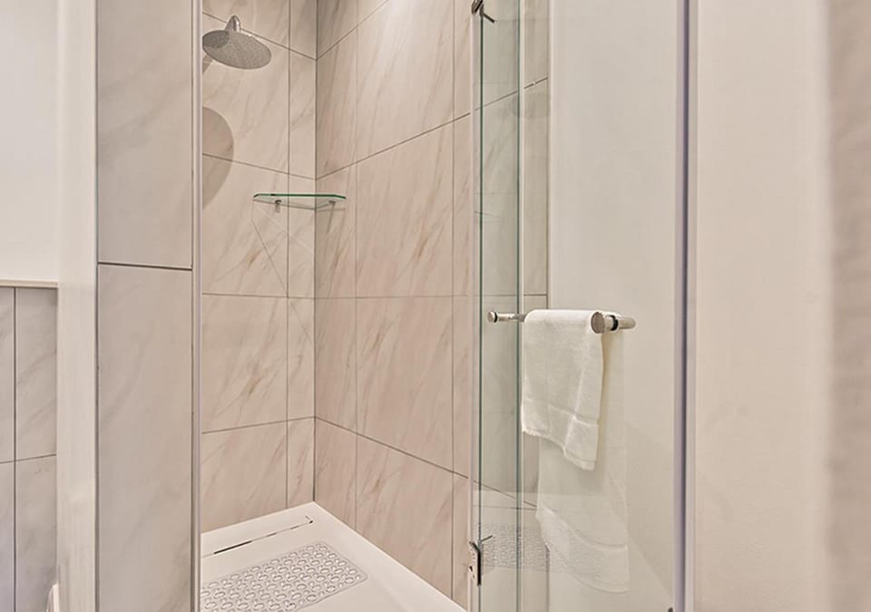 Shower, Bathroom, towels