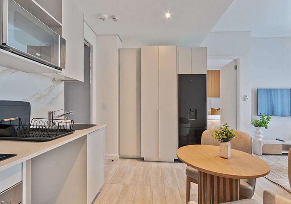 Kitchen or kitchenette, Dining area, stove