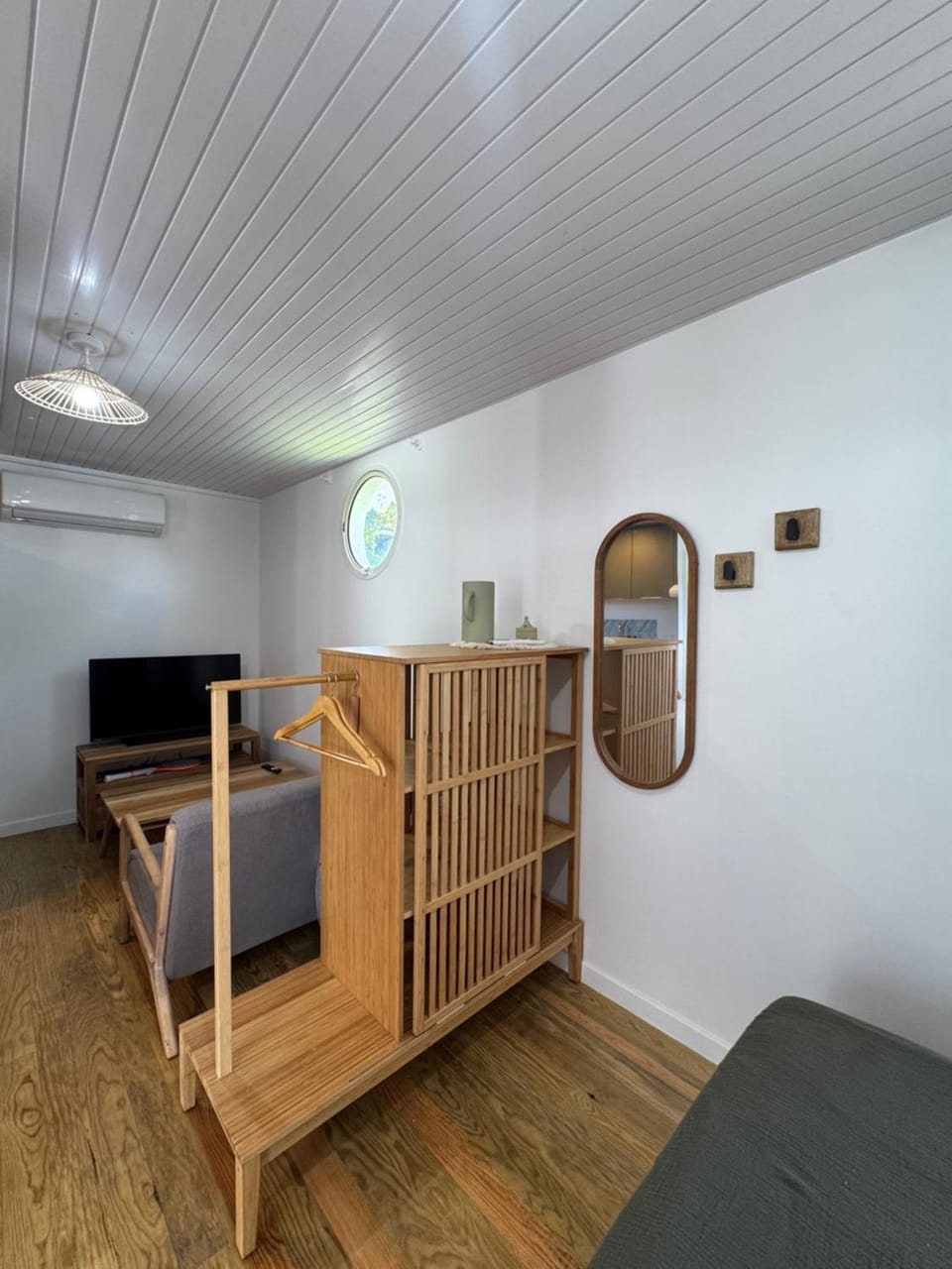 TV and multimedia, Living room, wardrobe, air conditioner