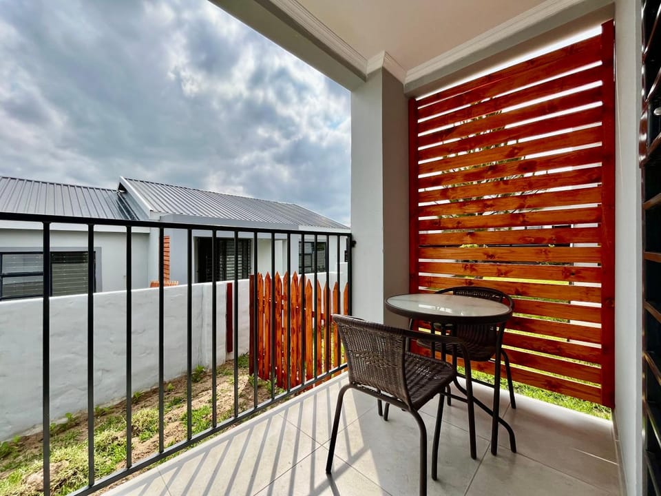 Modern 2 Bedroom Apartment near Carstenhof Hospital, Glen Austin Apartment in Gauteng