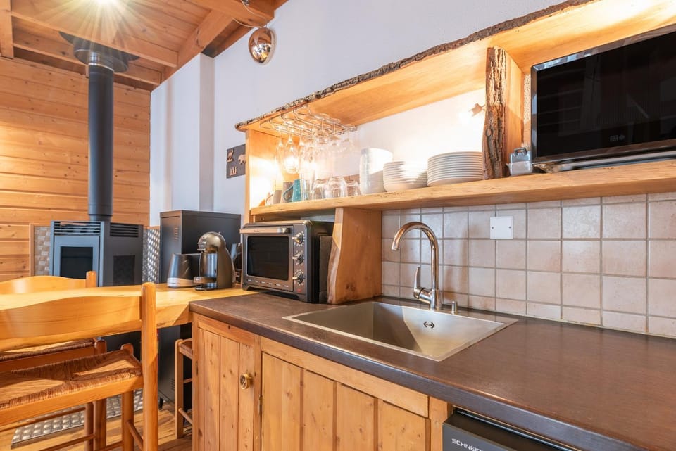 Kitchen or kitchenette, Living room
