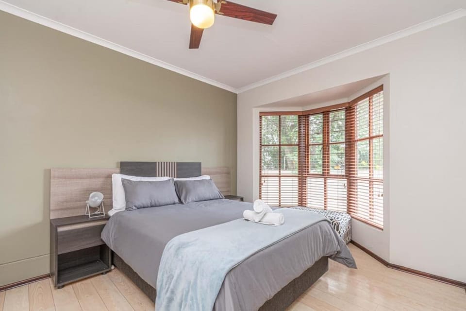 Work and vacation combined - Solar - No blackouts! Apartment in Sandton