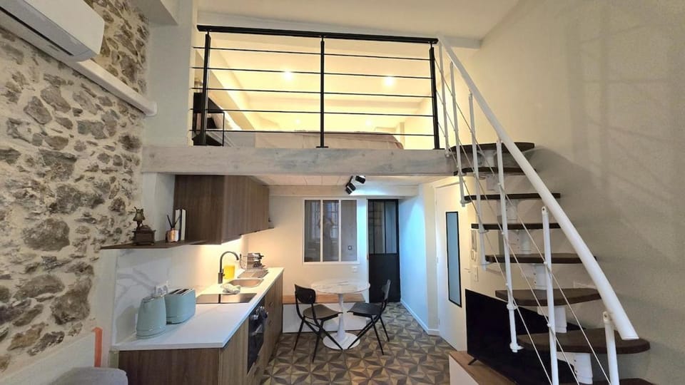 ECRIN- Studio Mezzanine, Clim, Parking, 150 m port Apartment in La Ciotat