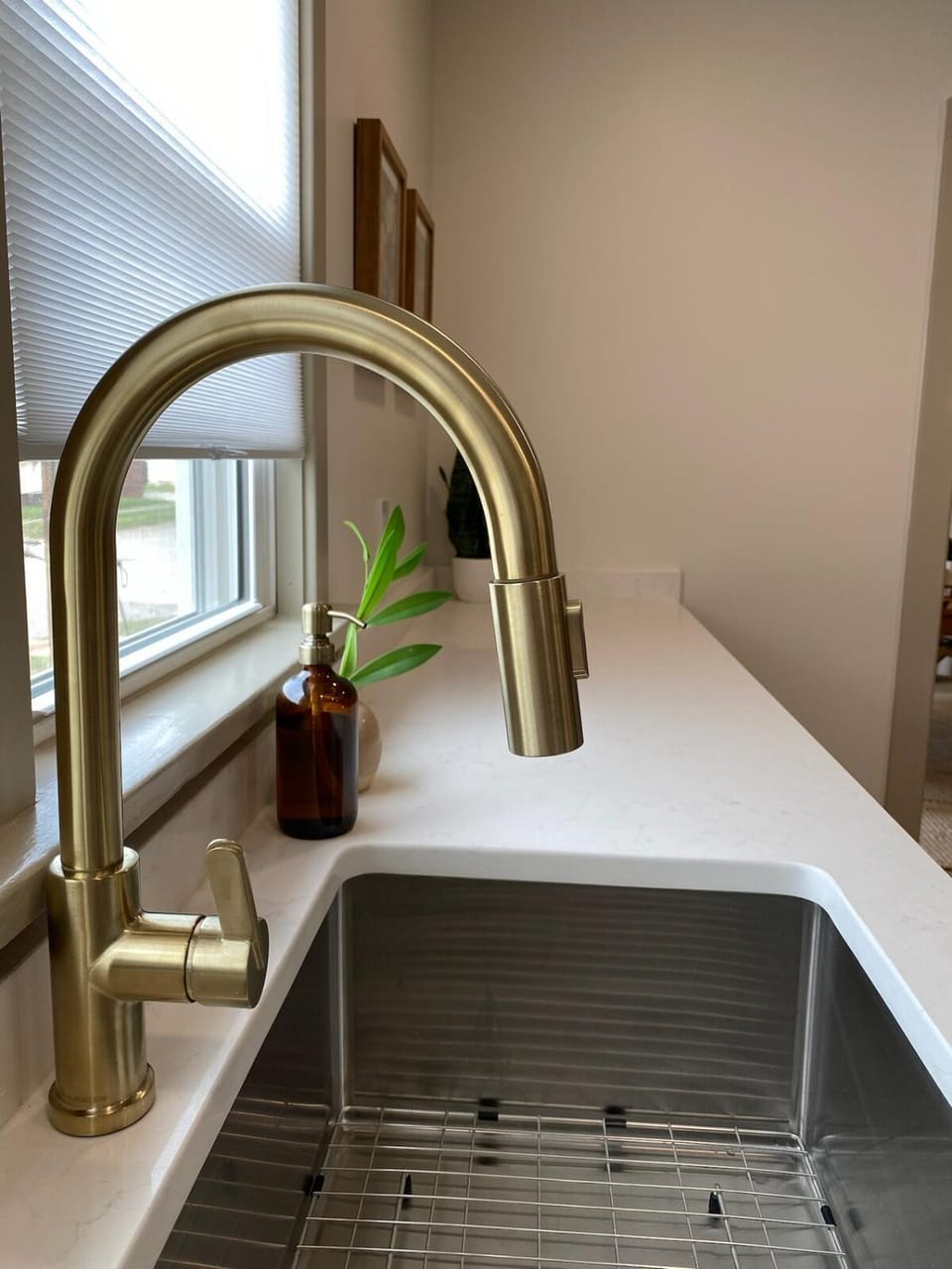 Totally renovated large family getaway! King bed House in Lake Erie