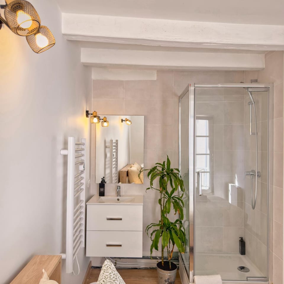 Shower, Bathroom, towels