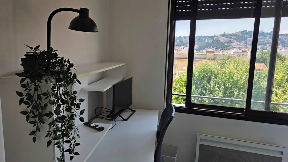 LX144 Bright & refined studio WIFI Mobility lease Apartment in Nice