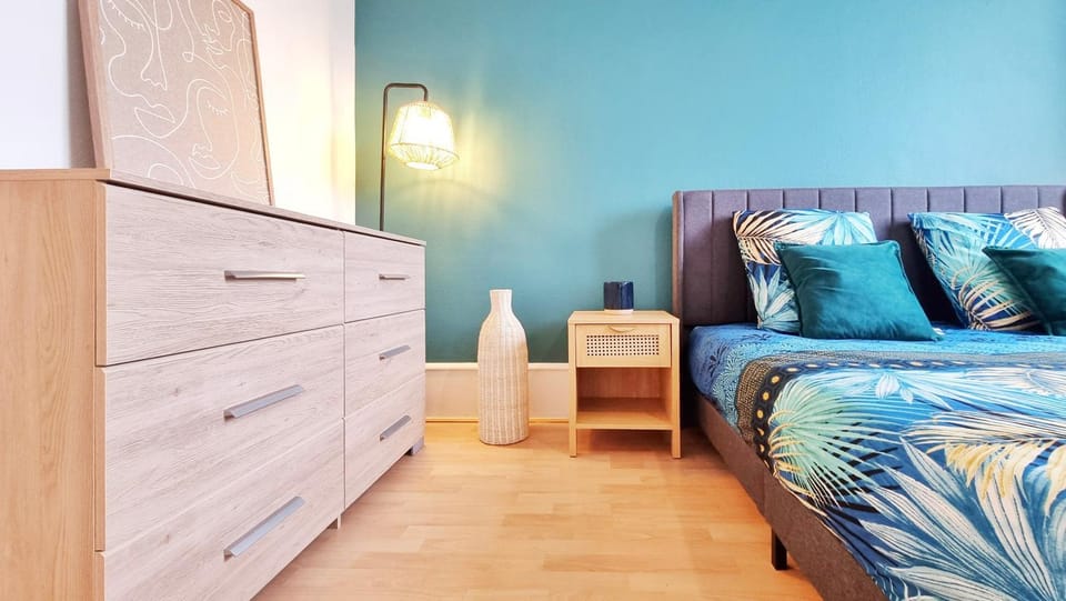 Bed, Bedroom