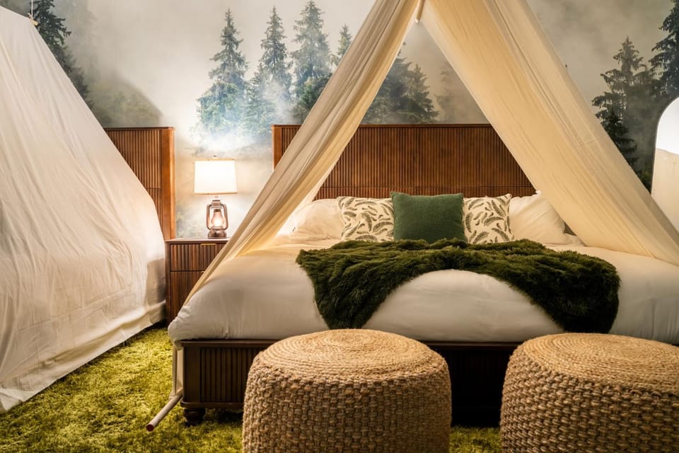 Bed, Seating area, Bedroom