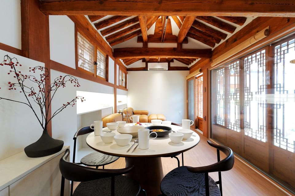 Seating area, Dining area