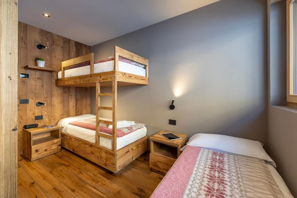 Photo of the whole room, Bedroom, bunk bed