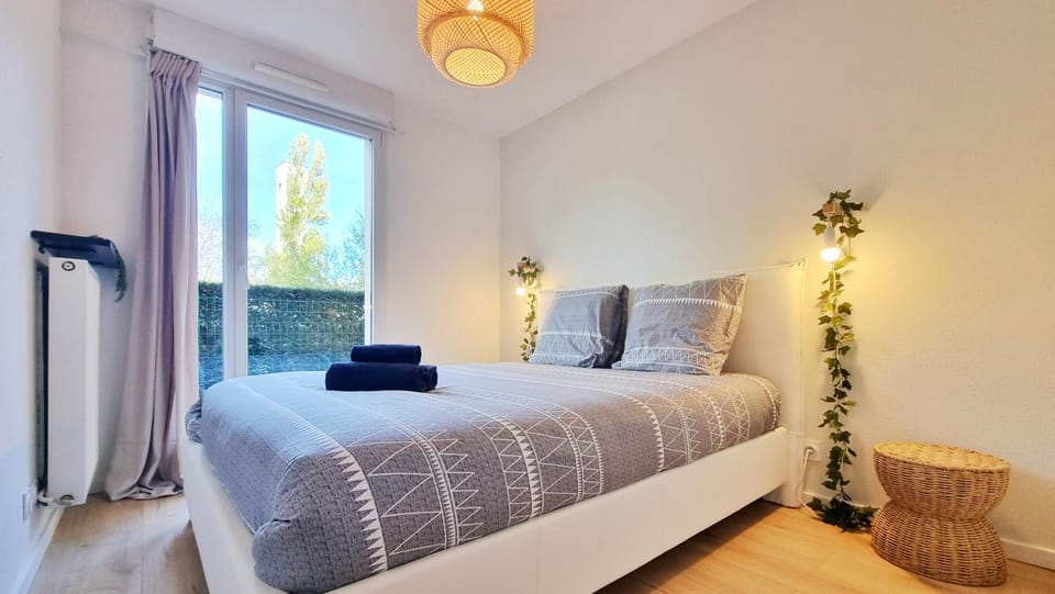 Bed, Bedroom