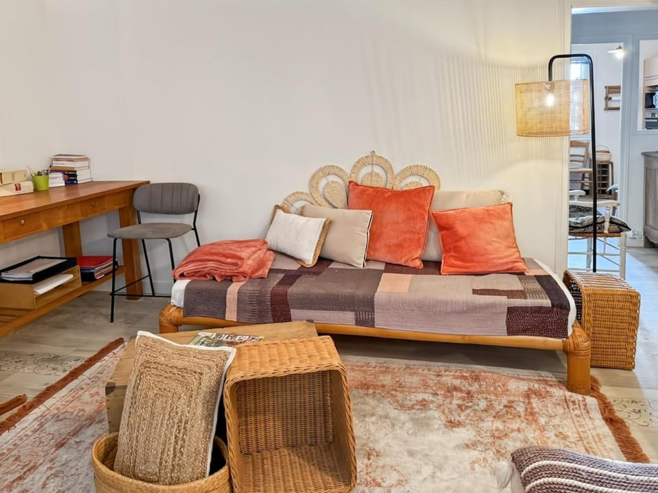 Living room, Seating area