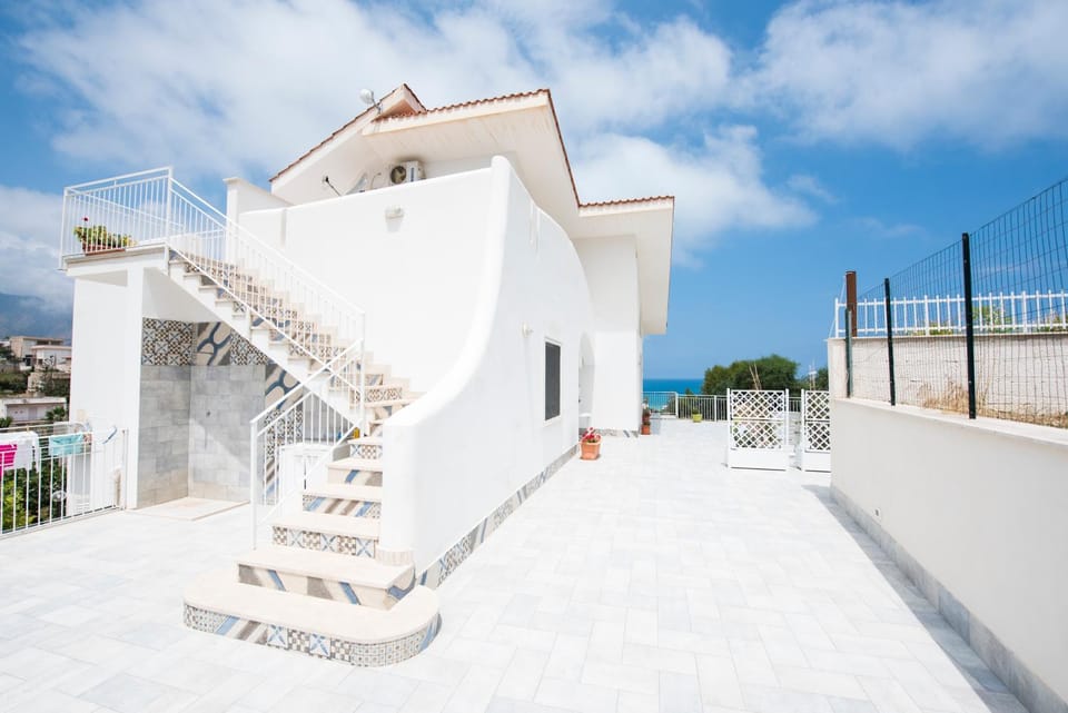 Property building, Patio, Facade/entrance