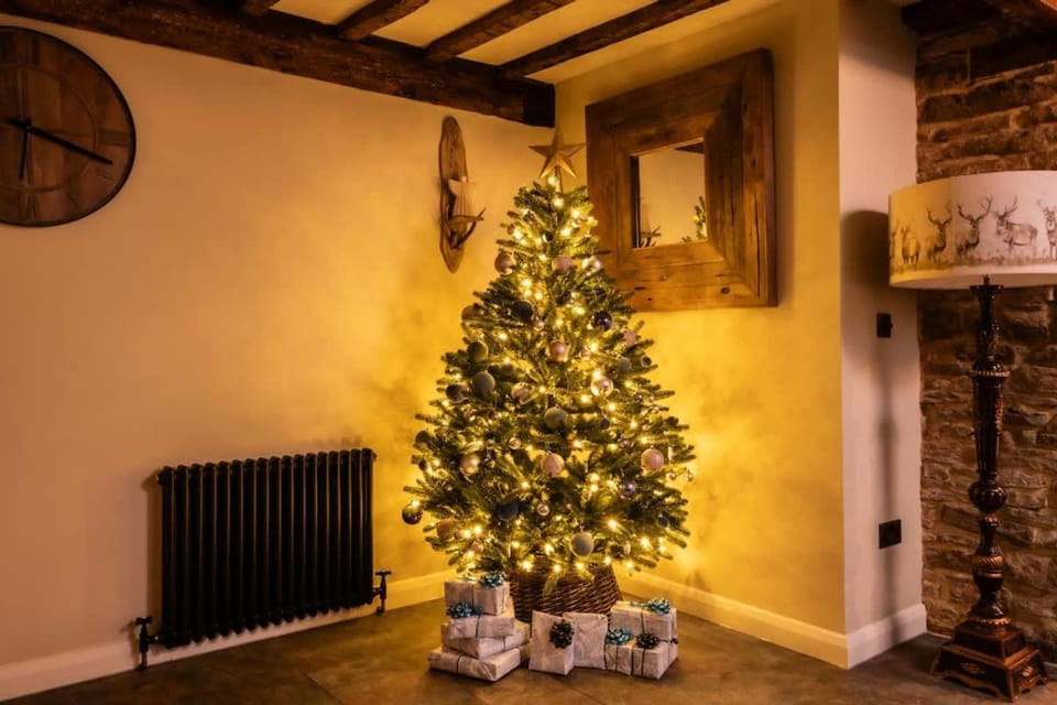 Homestead - Cosy Cotswolds Cottage with Hot Tub House in Cotswold District
