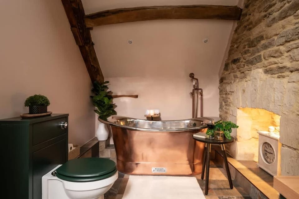 Homestead - Cosy Cotswolds Cottage with Hot Tub House in Cotswold District