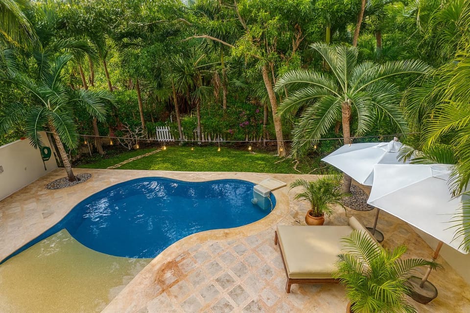 Patio, Spring, Day, Natural landscape, Garden, Garden view, Pool view, Swimming pool, sunbed