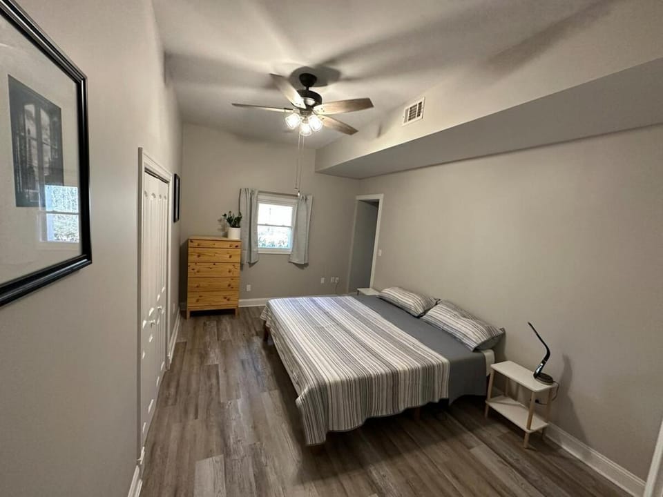 Nature Views & Home Office Apartment in White Oak
