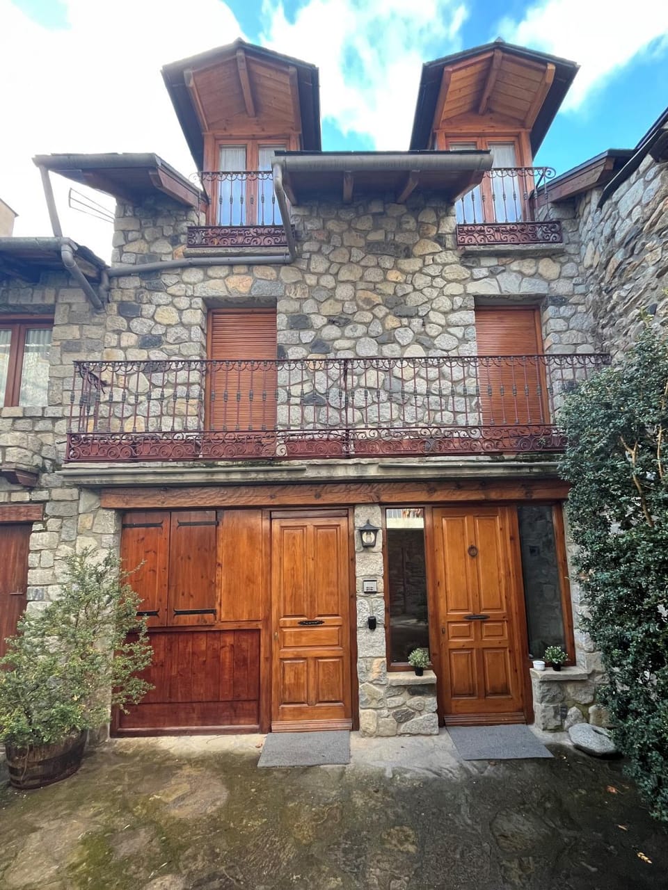 Facade/entrance