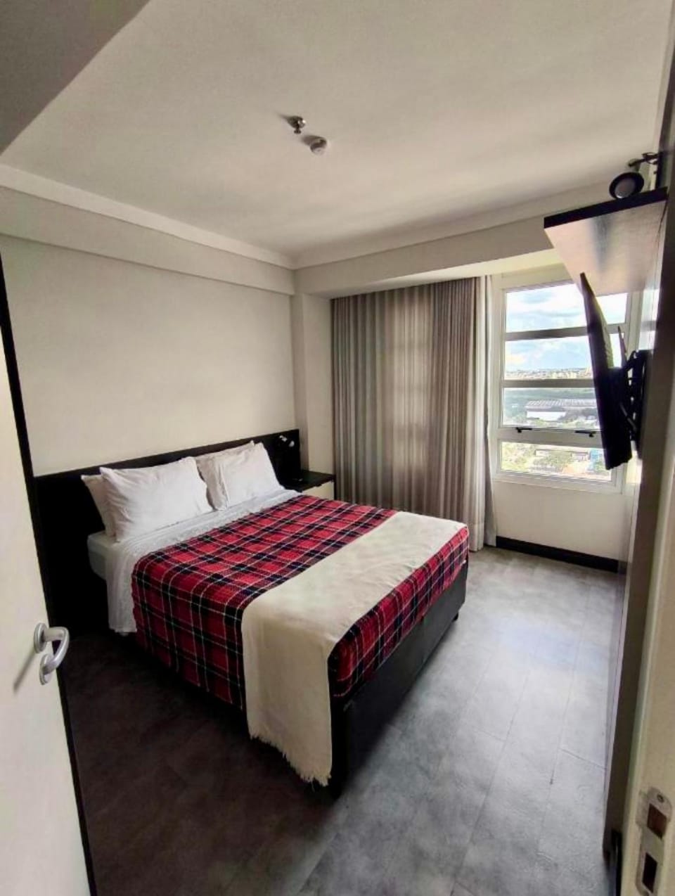 Bed, TV and multimedia, Bedroom