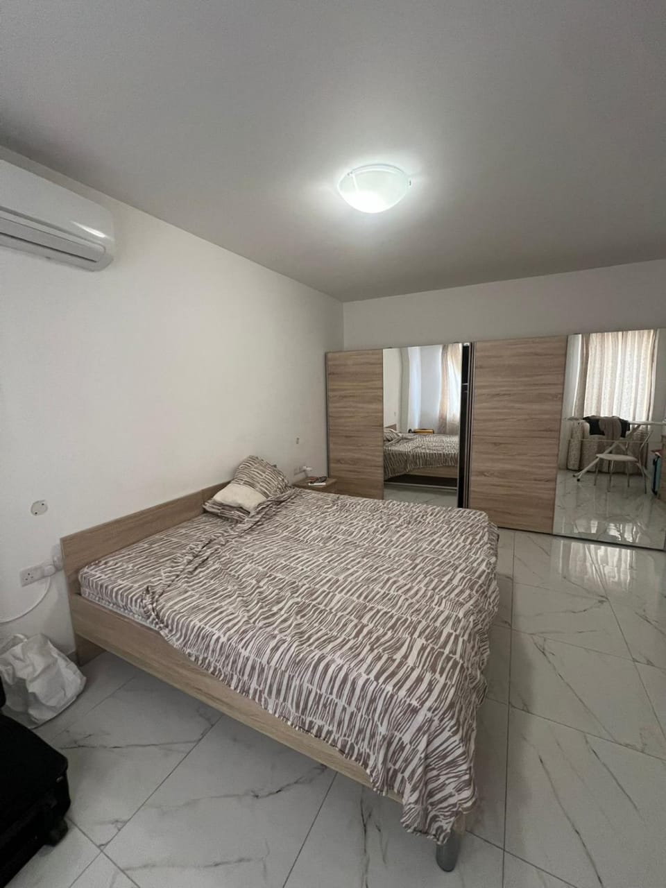 Bed, Photo of the whole room, Bedroom, air conditioner