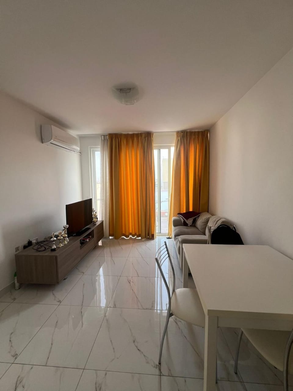 TV and multimedia, Living room, Dining area, air conditioner