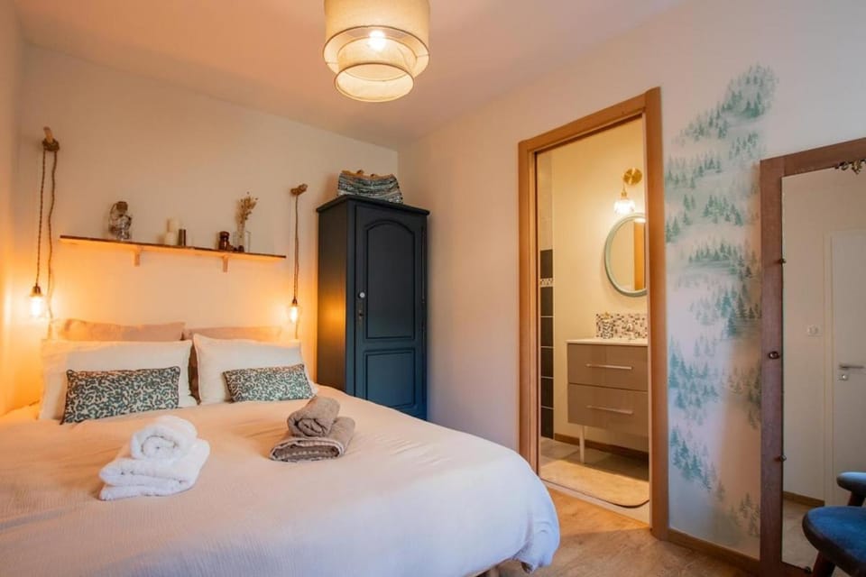 Bed, Photo of the whole room, Bedroom, towels, wardrobe