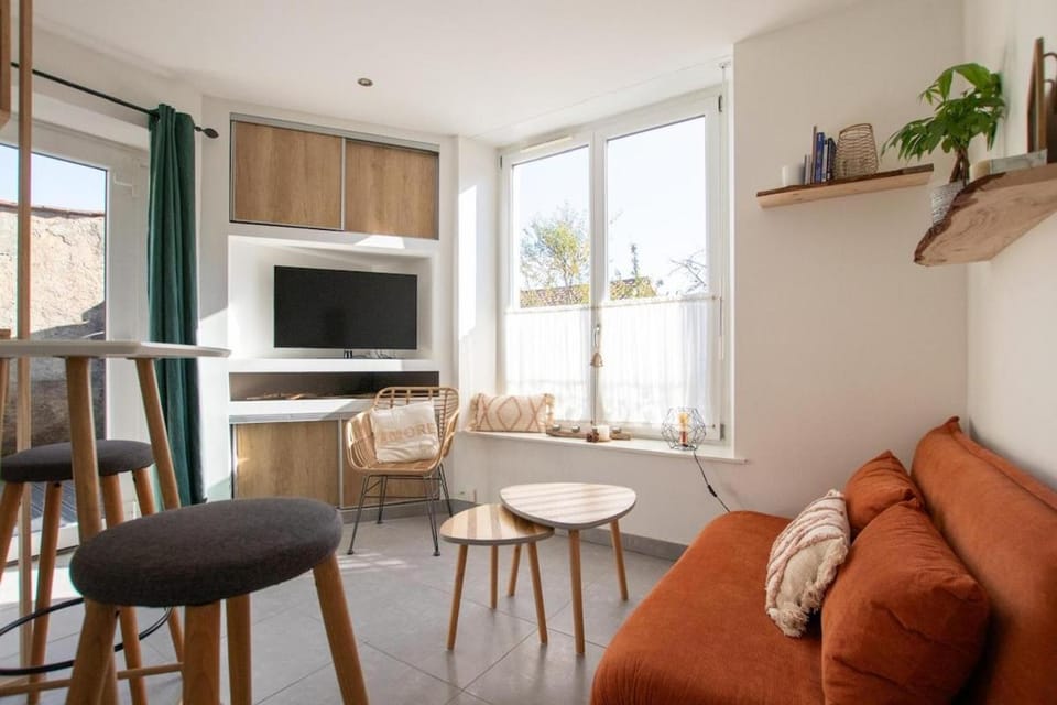 TV and multimedia, Seating area