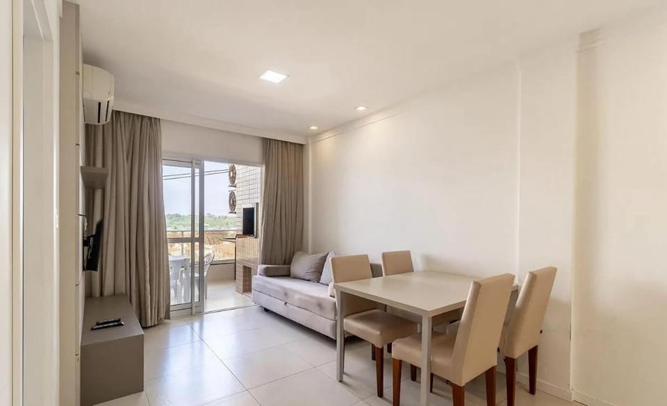 INGLESES APART poucos passos da Praia Apto para até 4 pessoas Apartment in Florianopolis