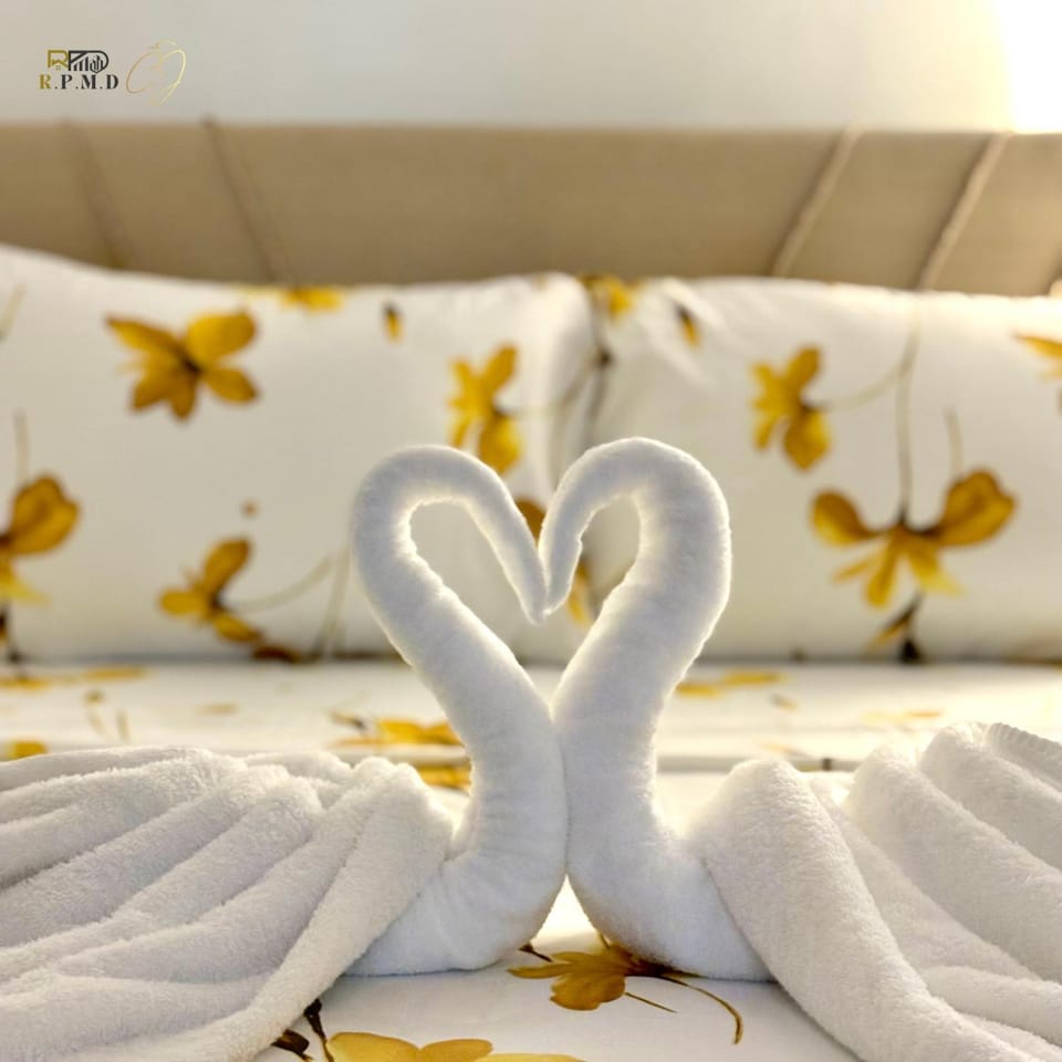 Bed, Photo of the whole room, Decorative detail, Bedroom