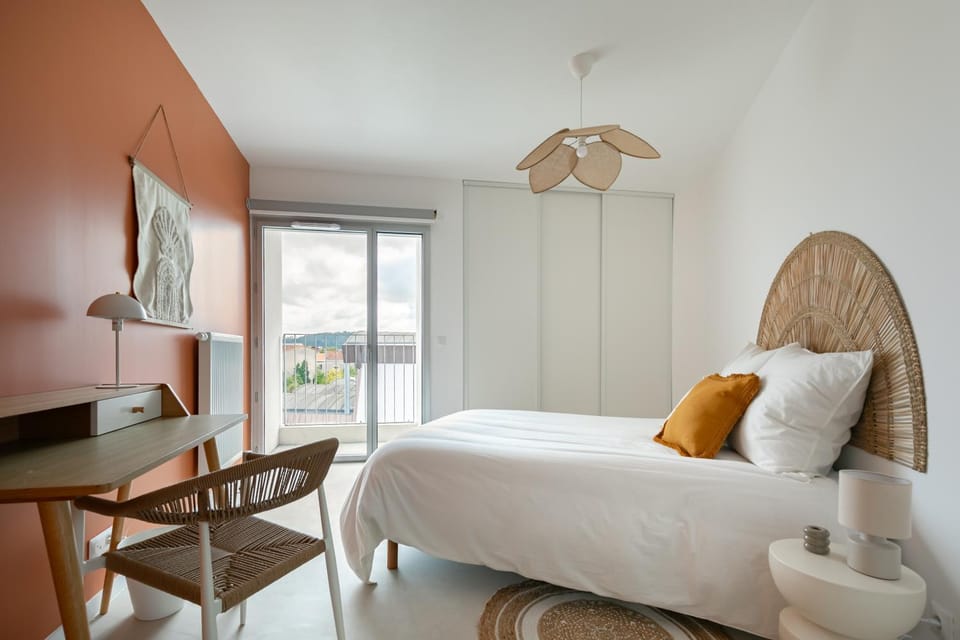 Bed, Photo of the whole room, Bedroom, wardrobe