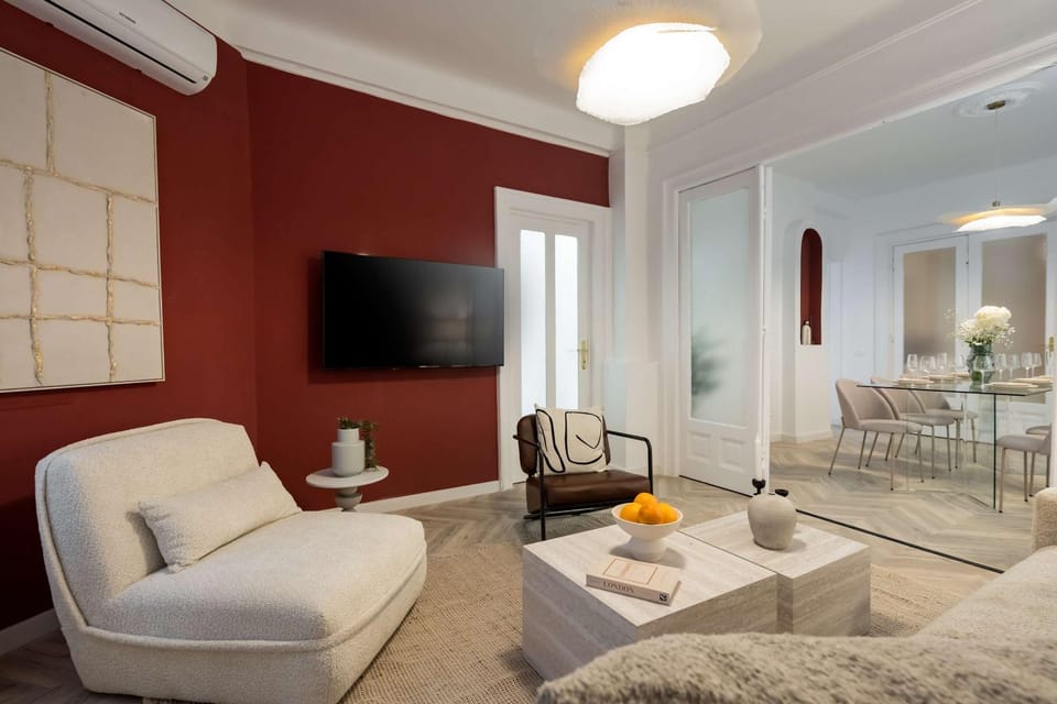 TV and multimedia, Living room, Seating area, Dining area