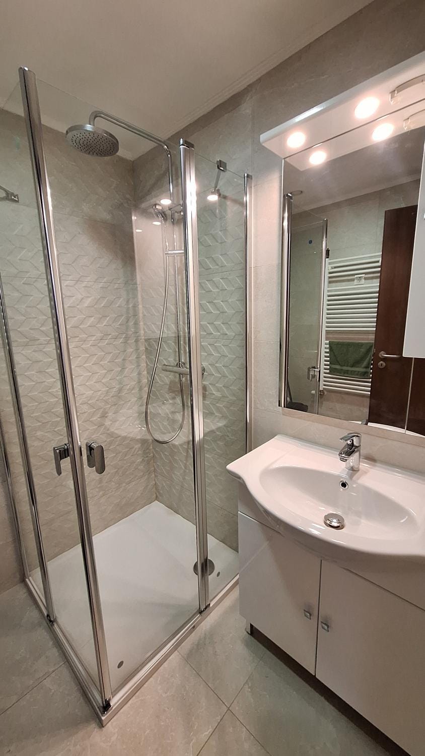 Shower, Toilet, Bathroom, towels