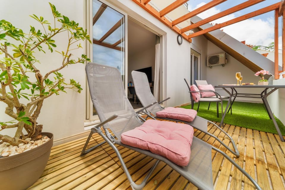 View (from property/room), Balcony/Terrace, sunbed
