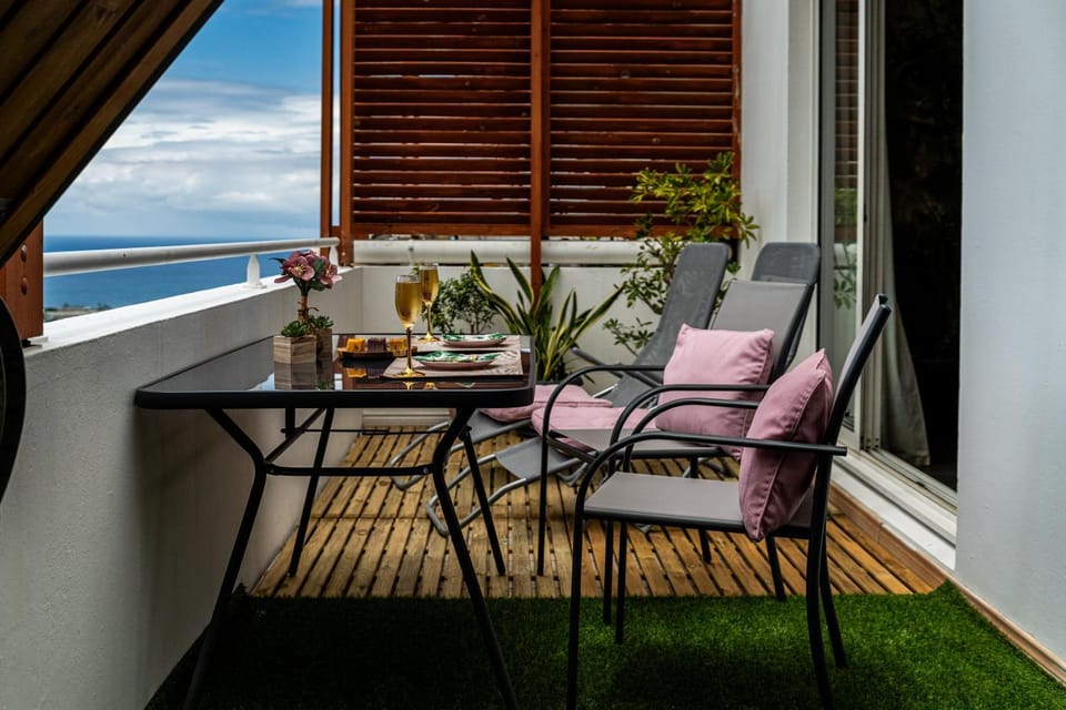Day, View (from property/room), Balcony/Terrace, Dining area, Sea view