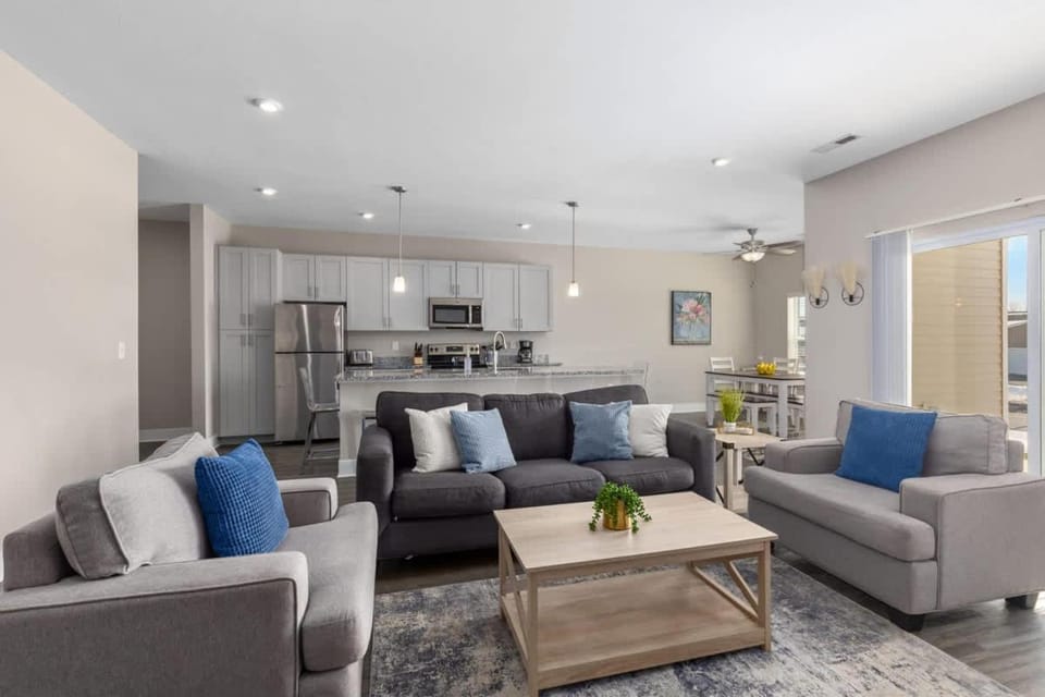 Modern 2BR & 2BA Condo with Garage & Patio House in Wyoming