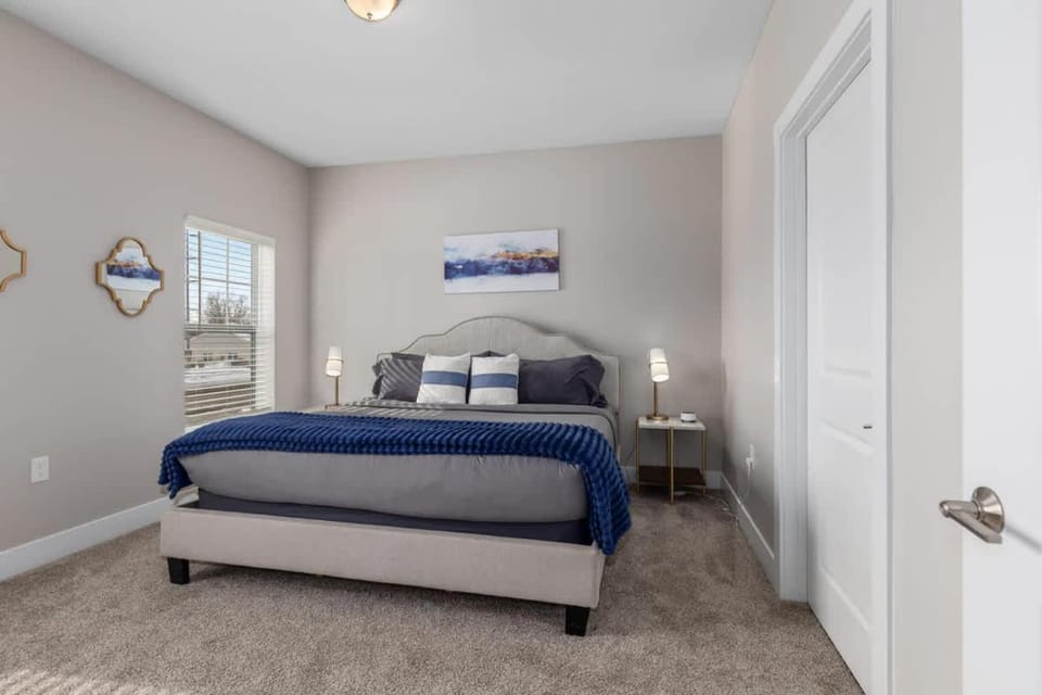 Modern 2BR & 2BA Condo with Garage & Patio House in Wyoming