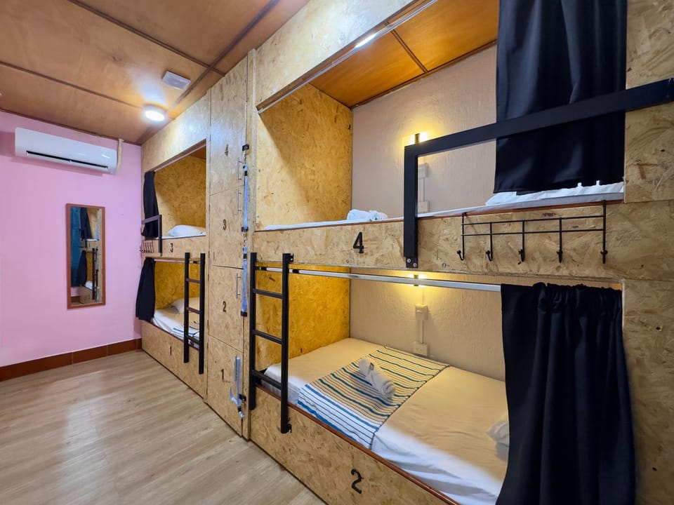 Photo of the whole room, Bedroom, bunk bed