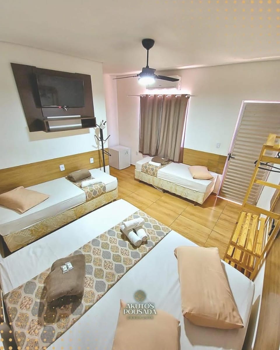 Bed, TV and multimedia, Bedroom, towels