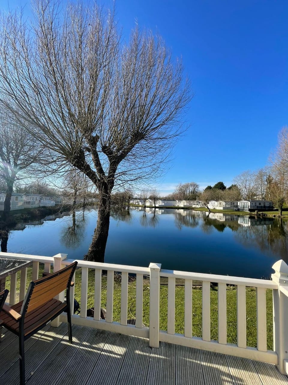 Lake Front 3 Bed Caravan in South Cerney Campground/ 
RV Resort in Cotswold District