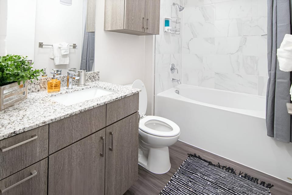 The Library - Comfy Studio Gym & Pet Friendly Apartment in Dallas