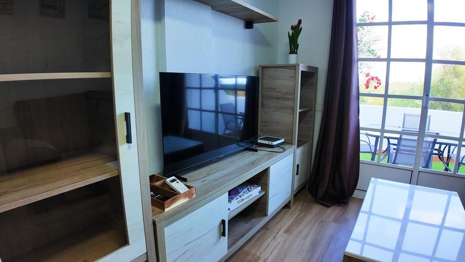 Communal lounge/ TV room, TV and multimedia, Photo of the whole room, Evening entertainment