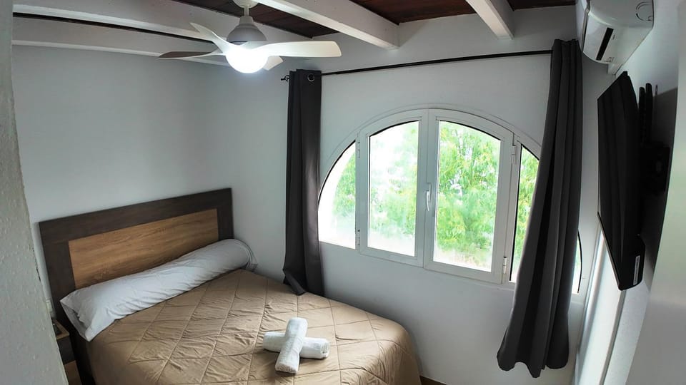 Bed, Photo of the whole room, Bedroom, towels, air conditioner