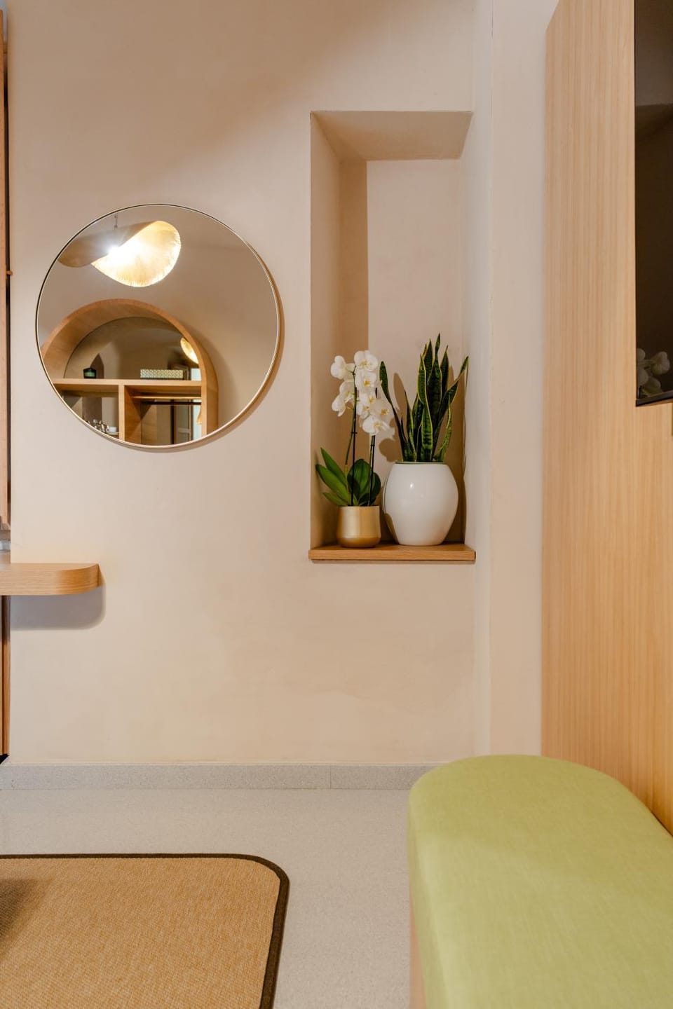 Bed, Seating area
