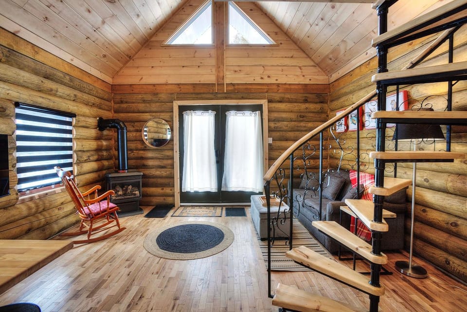The Cozy Log Cabin with Private Hot Tub Cabin in Mont-Tremblant