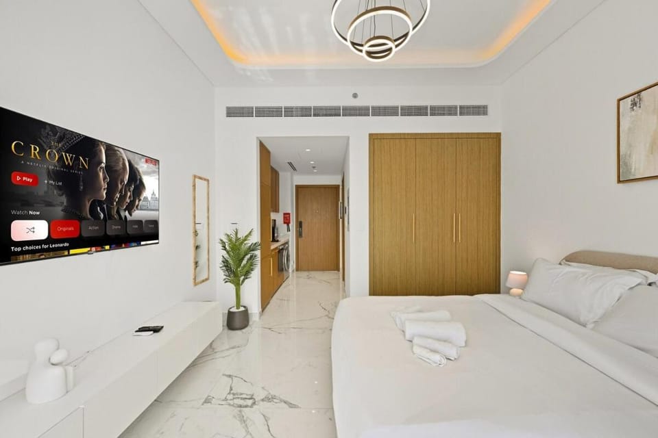 Cool studio with pool and gym by beBalmy Apartment in Dubai