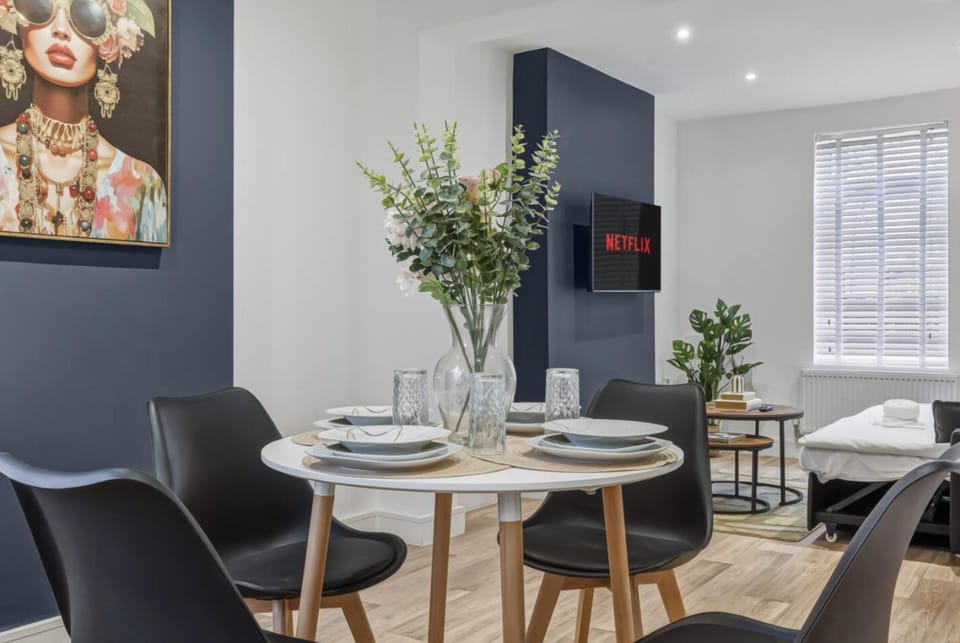 Living room, Seating area, Dining area